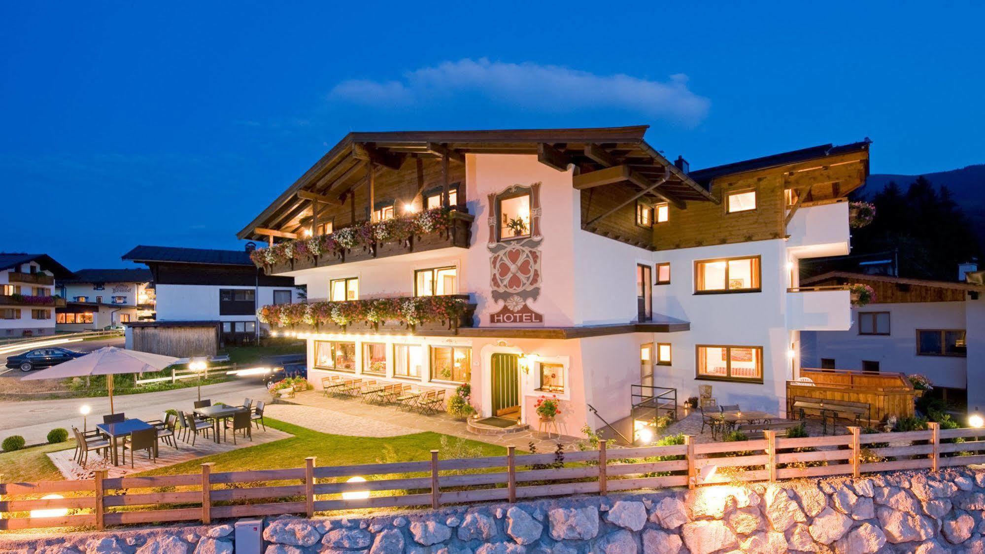 Landhotel Foehrenhof เอลล์เมา ภายนอก รูปภาพ